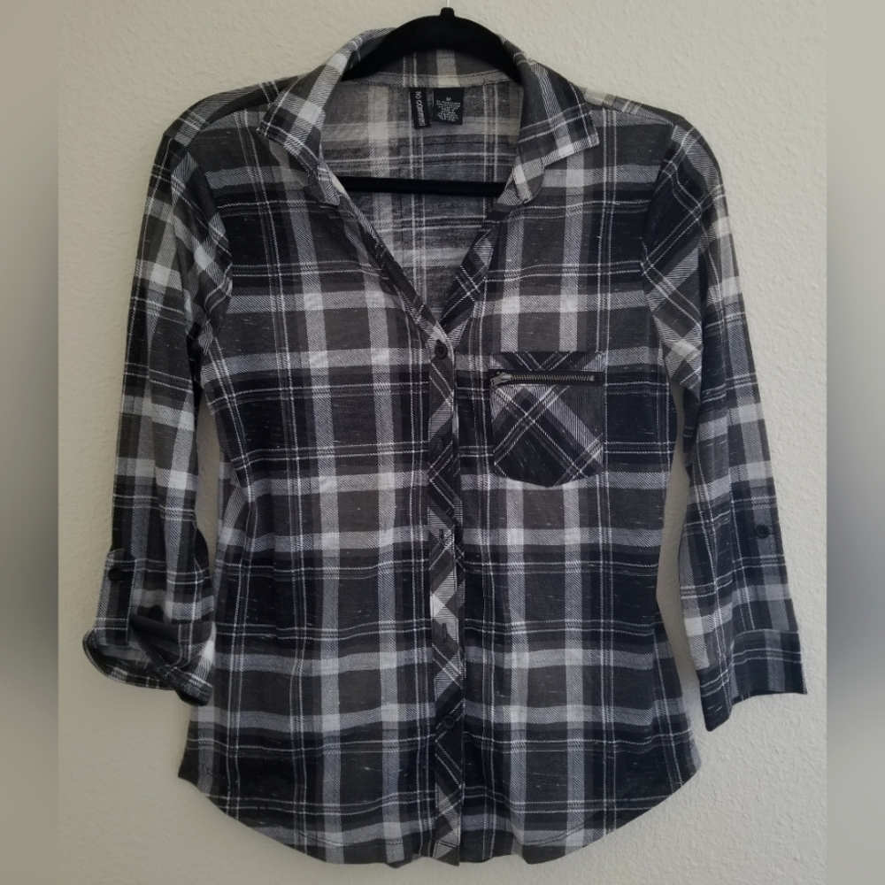 Cropped sleeve NWOT